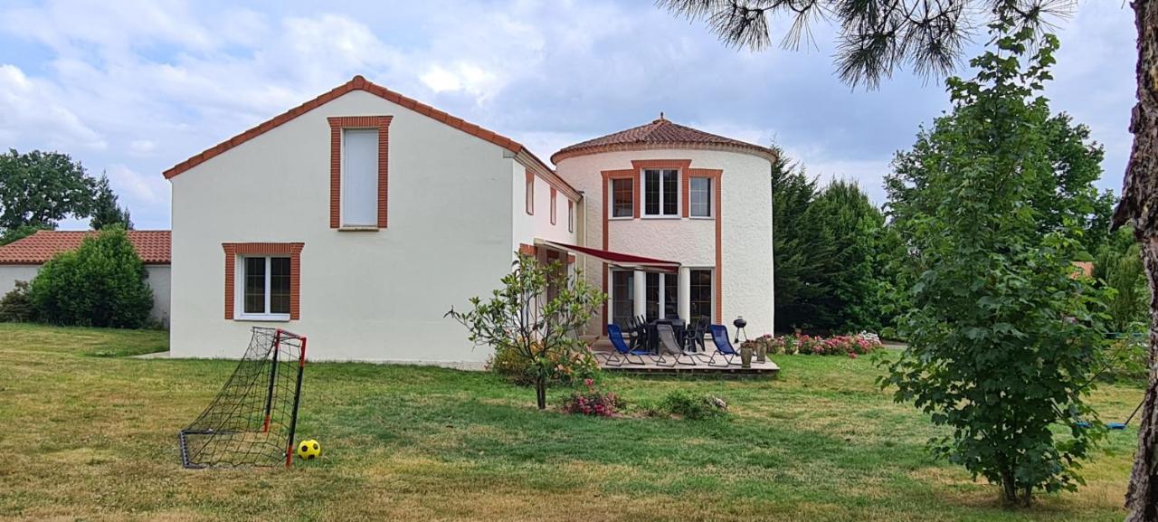 Holiday home Splendide La Tour Blanche 12min Du Puy Du Fou