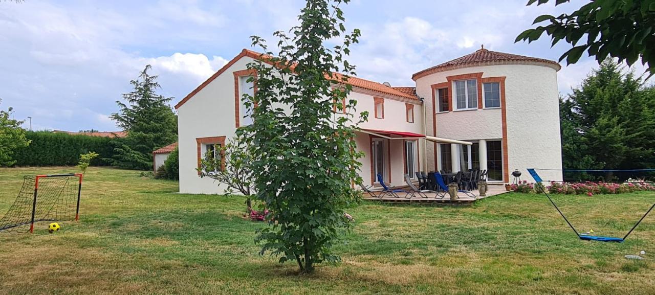 Holiday home Splendide La Tour Blanche 12min Du Puy Du Fou