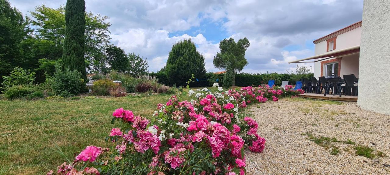 Holiday home Splendide La Tour Blanche 12min Du Puy Du Fou
